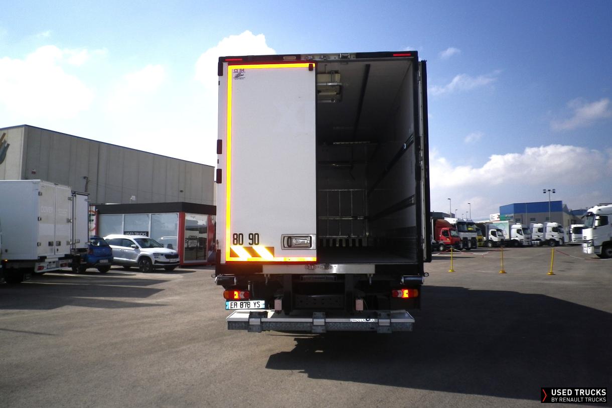 Renault Trucks D Wide 320